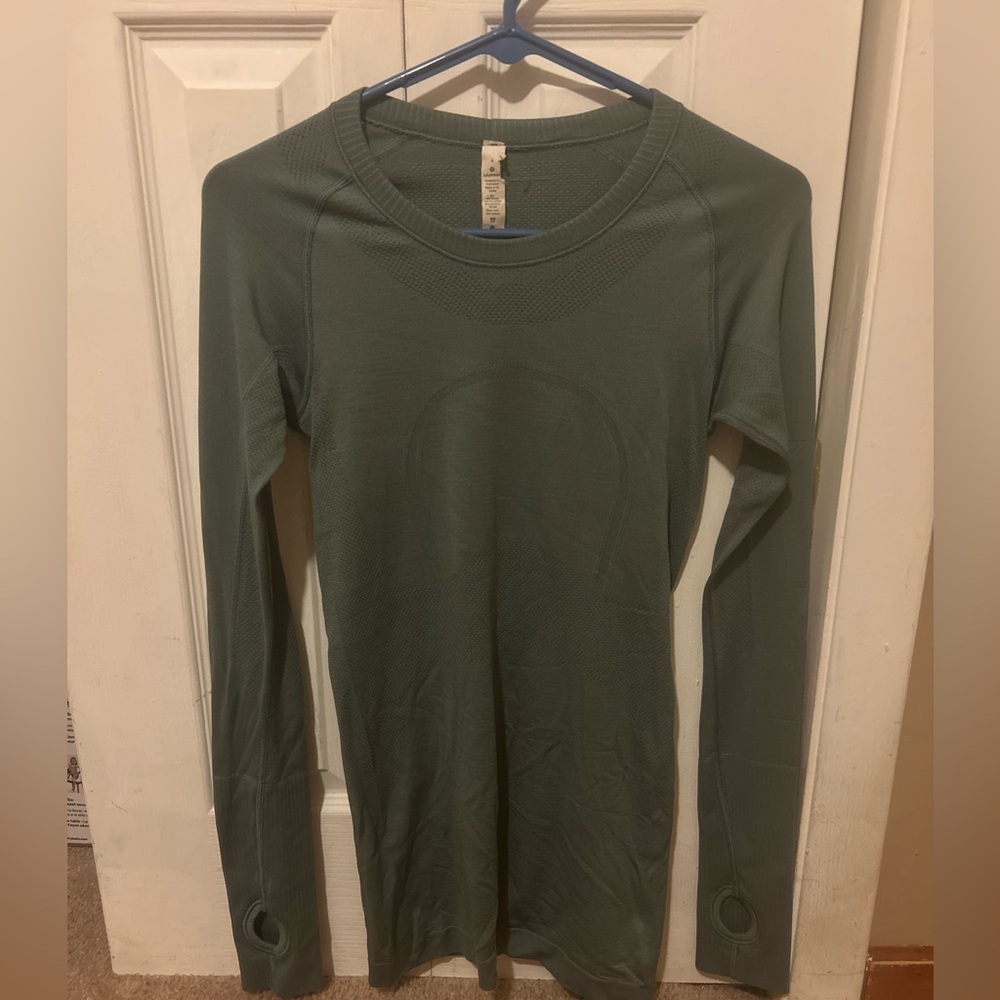Lululemon Swiftly Tech LongSleeve in Olive Green color